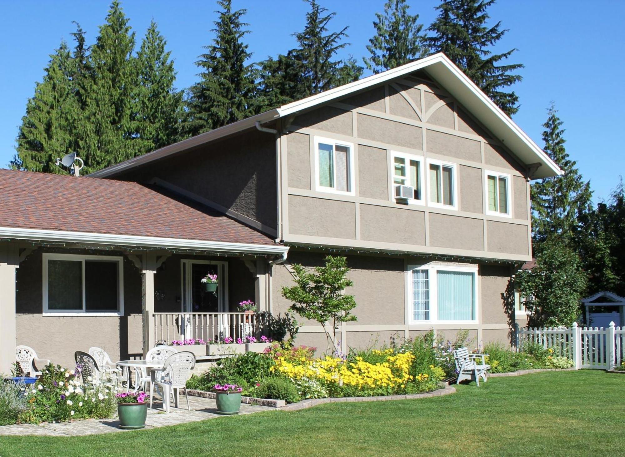 Alpenrose Revelstoke Bed & Breakfast Zewnętrze zdjęcie
